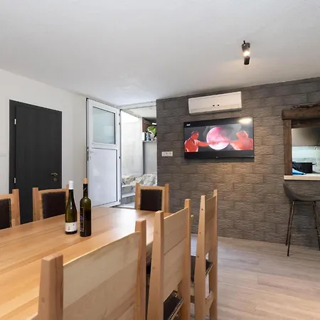 Stunning In Kastel Sucurac With Heated Swimming Pool Kaštela