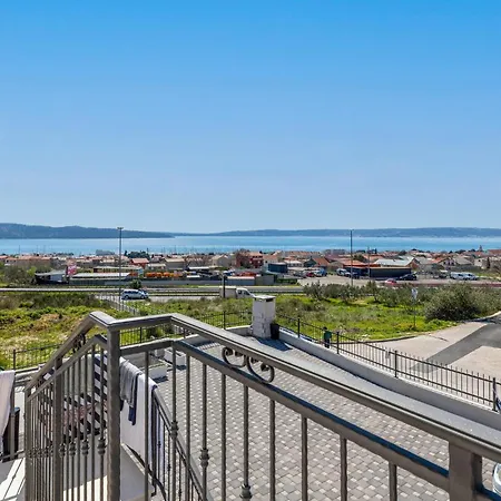 Stunning In Kastel Sucurac With Heated Swimming Pool Kaštela