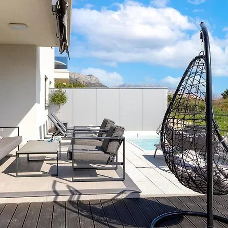 Stunning In Kastel Sucurac With Heated Swimming Pool بيت للعطل *